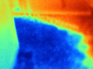 thermal imaging photo shwoing water dmaage on floor