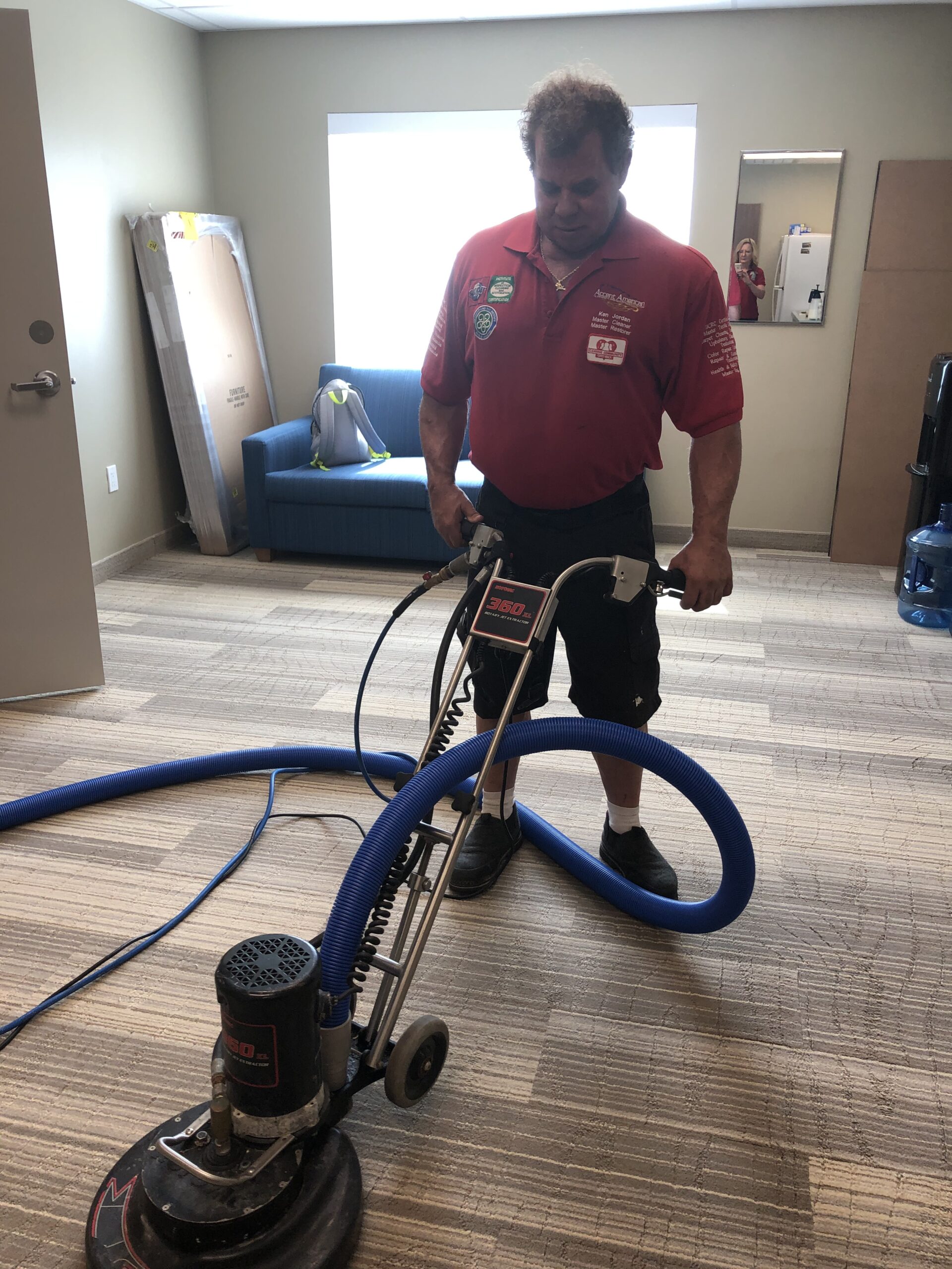 man performing quality carpet cleaning